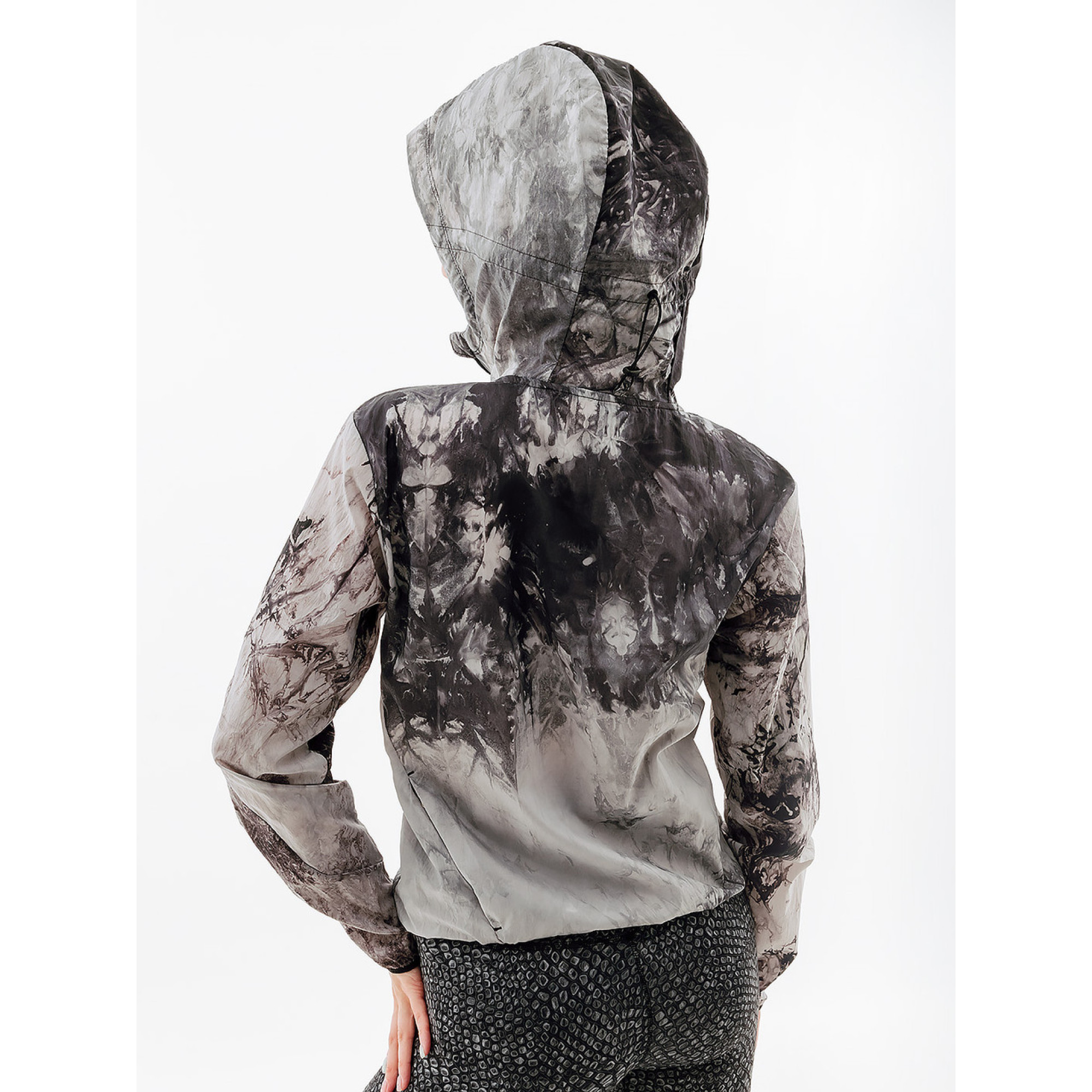 Жіноча Вітровка Nike W NK TRAIL REPEL JKT Принт  M (7dDX1041-011 M) - 4 - Robinzon.ua