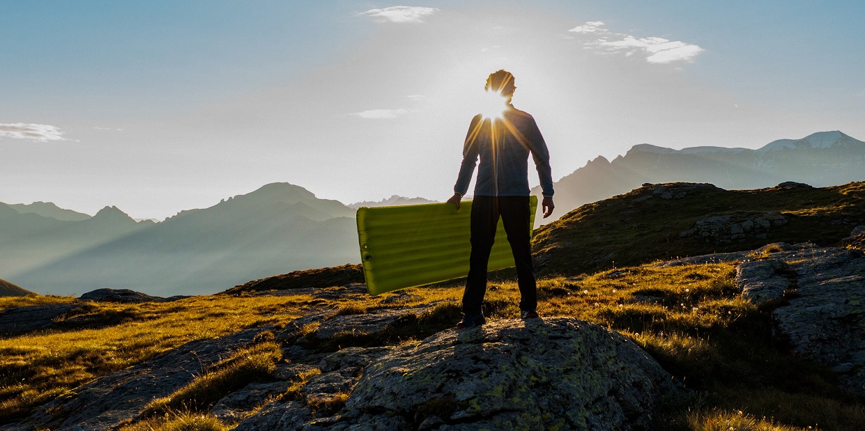 Як вибрати туристичний каремат: види, матеріали, призначення - Robinzon.ua