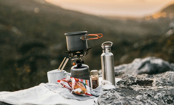 Мобільні кухні для кемпінгу: Поради для комфортного приготування їжі на природі - Robinzon.ua