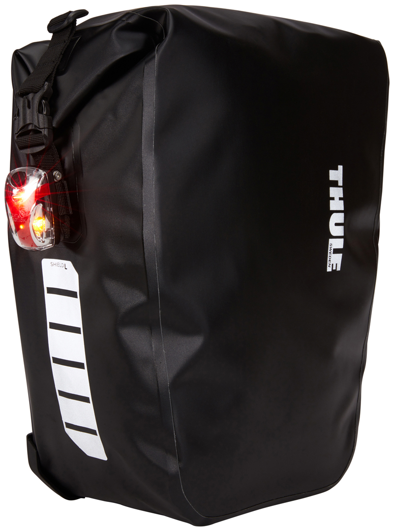 Велосипедні сумки Thule Shield Pannier 25L (Black) (TH 3204209) - 2 - Robinzon.ua