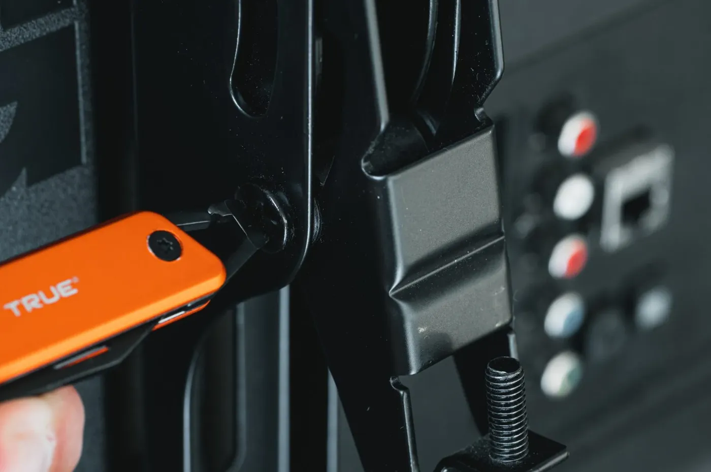 Раскладной Туристический Нож True Utility Modern Keychain Knife, Orange/Natralock (TR TU7061N) - 6 - Robinzon.ua