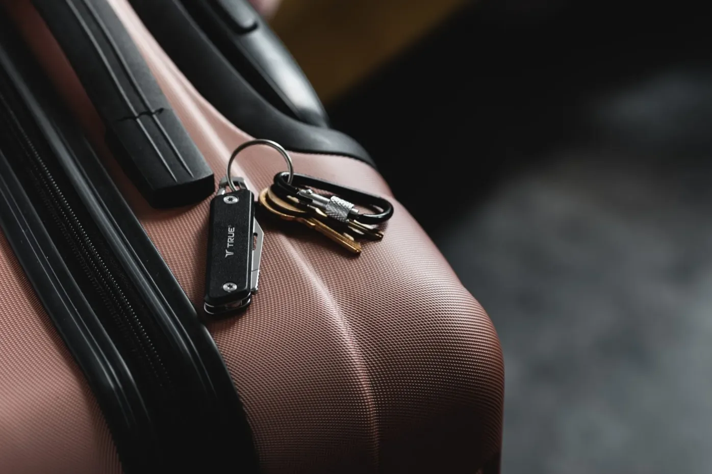 Раскладной Туристический Нож True Utility Modern Keychain Knife, Orange/Natralock (TR TU7061N) - 4 - Robinzon.ua